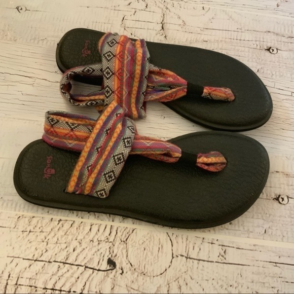 Sanuk Aztec print yoga sandal  7 - Picture 2 of 6